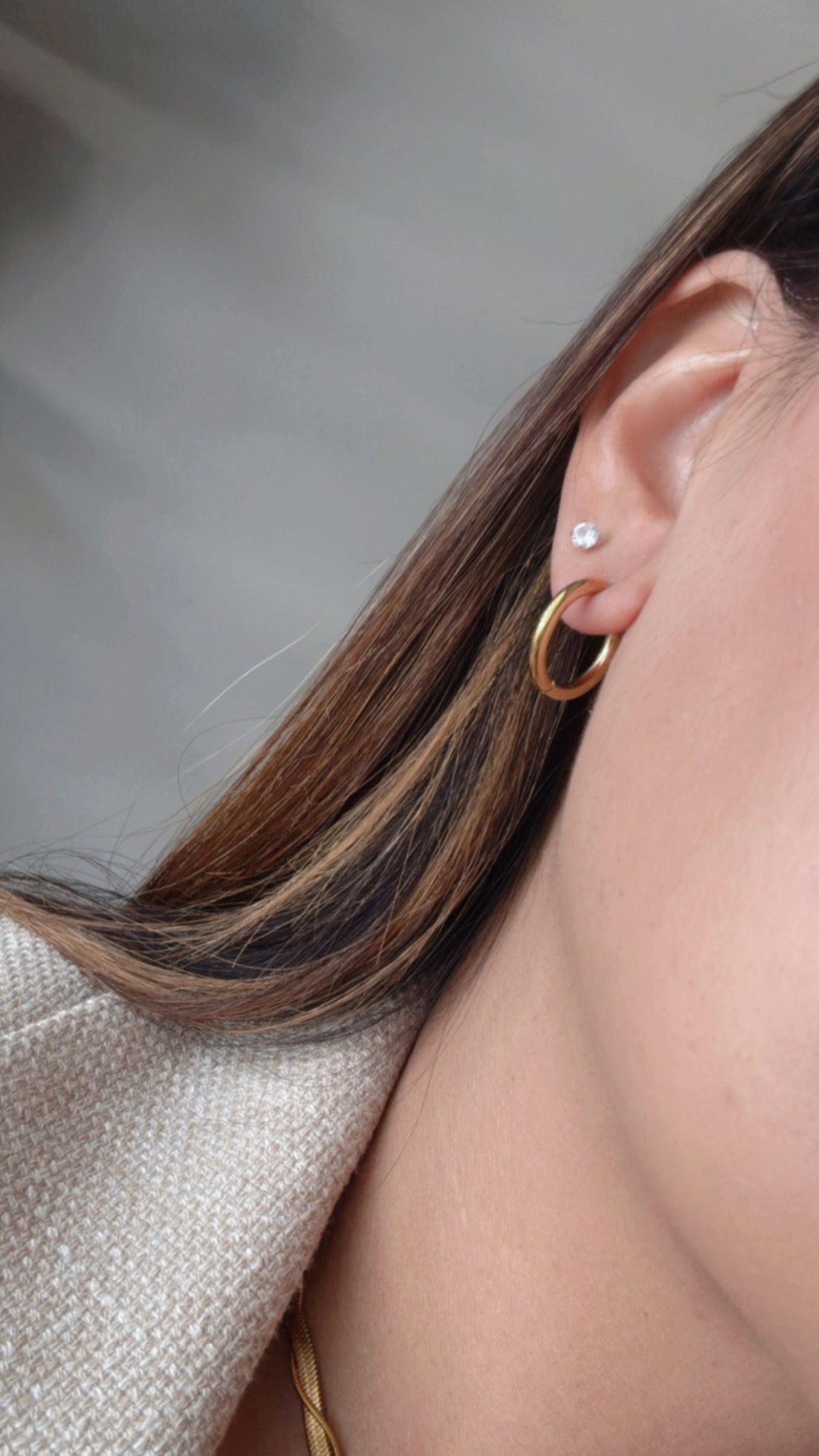 Aretes Huggies Estrella Dorada